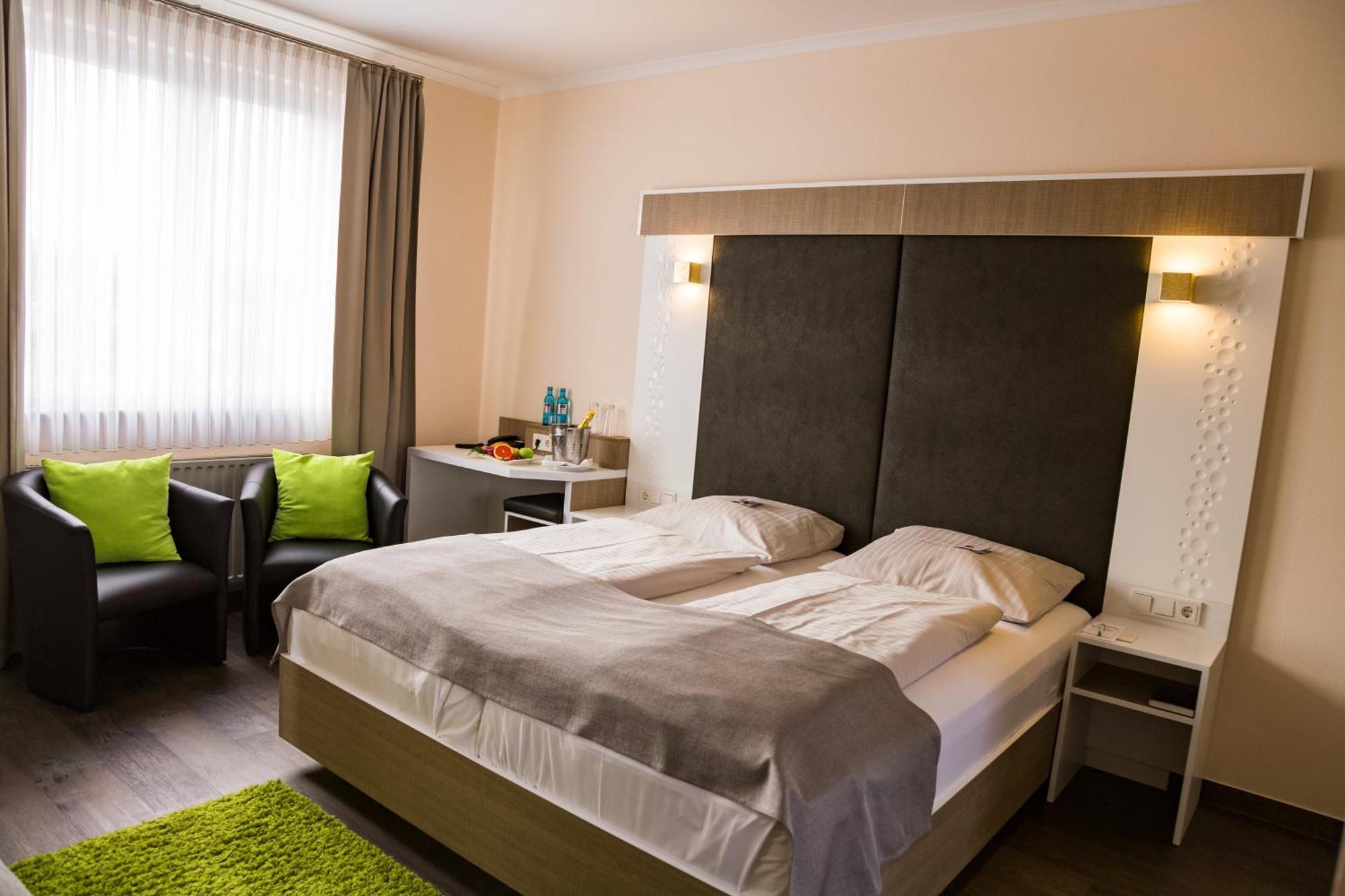 Hotel-Restaurant Zur Krone Loehnberg Екстер'єр фото