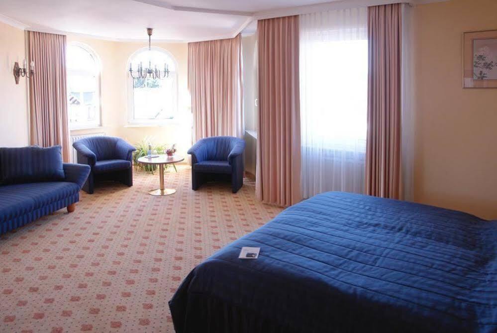 Hotel-Restaurant Zur Krone Loehnberg Екстер'єр фото